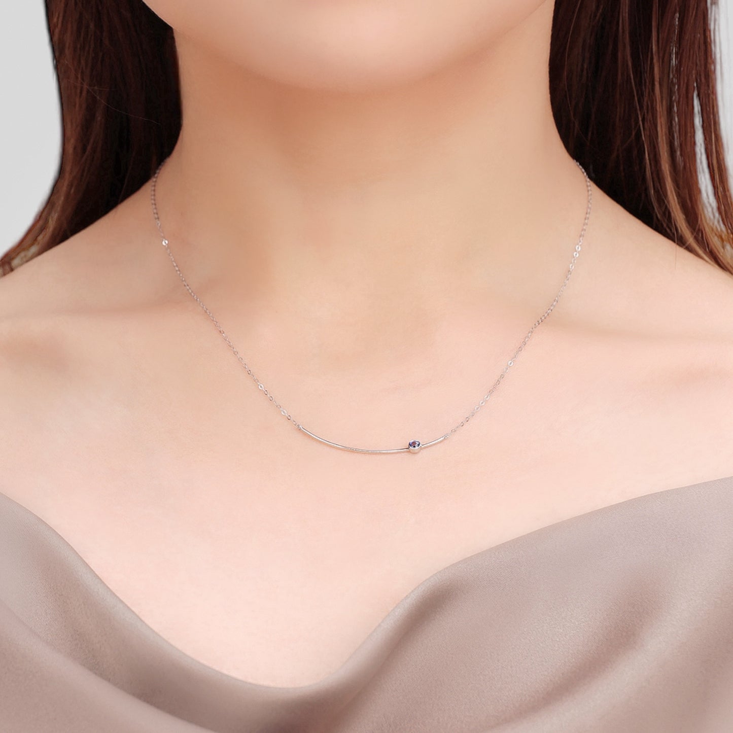 Smile White Gold Sapphire Necklace